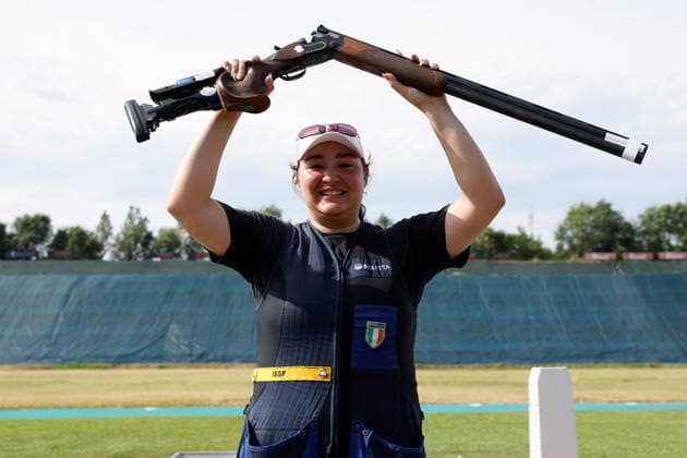 ISSF World Cup Shotgun - Day Three Bongini Sara of Italy celebrates winning a gold medal during the ISSF World Cup Shotgun on day three at the Concaverde Shooting Range in Lonato del Garda, Italy, on July 7, 2026. Lonato del Garda Brescia Italy  Copyright: xRichardxMorganox originalFilename:morgano-issfworl260707_npsmG.jpg