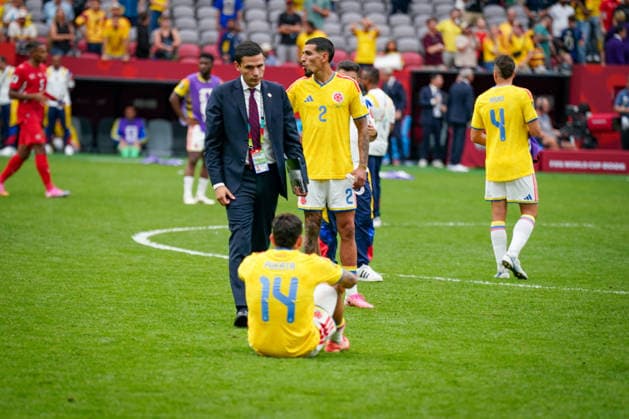 Kanada: Fußball FIFA World Cup, WM, Weltmeisterschaft, Fussball 2026, Achtelfinale - Schweiz vs Kolumbien - BC Place, Vancouver: Enttäuschung, traurig über die Niederlage und WM-Aus: Gustavo Puerta (Kolumbien 14) Daniel Munoz Daniel Munoz (Kolumbien 2) Santiago Arias (Kolumbien 4) *** Canada Soccer 2026 FIFA World Cup, Round of 16: Switzerland vs. Colombia at BC Place, Vancouver—Disappointment and sadness over the loss and elimination from the World Cup. Gustavo Puerta (Colombia 14), Daniel Munoz (Colombia 2), Santiago Arias (Colombia 4) Copyright: xJOERANxSTEINSIEKx