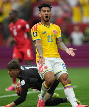 (260708) -- VANCOUVER, July 8, 2026 -- Luis Suarez (front) of Colombia gestures during the round of 16 match between Switzerland and Colombia at the 2026 FIFA World Cup, WM, Weltmeisterschaft, Fussball at BC Place Vancouver in Vancouver, Canada, on July 7, 2026. ) (SP)CANADA-VANCOUVER-FOOTBALL-FIFA WORLD CUP-ROUND OF 16-SUI VS COL MengxYongmin 