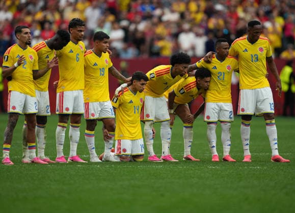 (260708) -- VANCOUVER, July 8, 2026 -- Players of Colombia react during the penalty shootout of the round of 16 match between Switzerland and Colombia at the 2026 FIFA World Cup, WM, Weltmeisterschaft, Fussball at BC Place Vancouver in Vancouver, Canada, on July 7, 2026. ) (SP)CANADA-VANCOUVER-FOOTBALL-FIFA WORLD CUP-ROUND OF 16-SUI VS COL MengxYongmin 