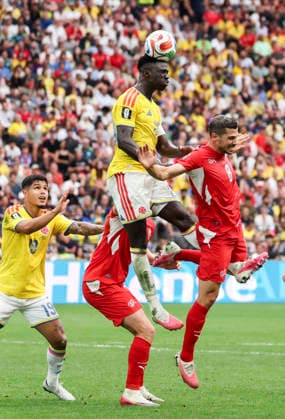 (260708) -- VANCOUVER, July 8, 2026 -- Davinson Sanchez (top) of Colombia jumps for a header during the round of 16 match between Switzerland and Colombia at the 2026 FIFA World Cup, WM, Weltmeisterschaft, Fussball at BC Place Vancouver in Vancouver, Canada, on July 7, 2026. (Photo by Xinhua) (SP)CANADA-VANCOUVER-FOOTBALL-FIFA WORLD CUP-ROUND OF 16-SUI VS COL ZouxZheng 
