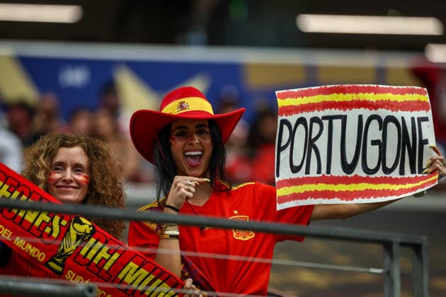 Portugal v Spain: Round of 16 - FIFA World Cup, WM, Weltmeisterschaft, Fussball 2026 Fans of Spain before the FIFA World Cup USA 2026 Round of 16 match between Portugal and Spain at Dallas Stadium in Dallas, United States, on July 6, 2026. Dallas United States  Copyright: xAymanxArefx originalFilename:aref-notitle260706_npYiH.jpg