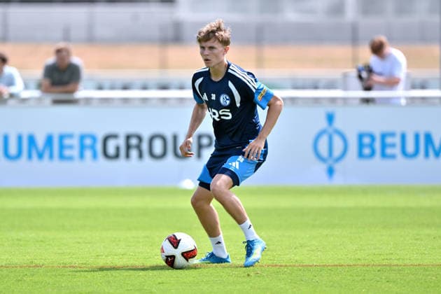 Luca Vozar (FC Schalke 04) 07.07.2026, Fussball 1. Bundesliga, Saison 2026 2027, Training FC Schalke 04 Gelsenkirchen Trainingsgelände Nordrhein Westfalen Deutschland *** Luca Vozar, FC Schalke 04, July 7, 2026, Soccer, Bundesliga 1, 2026–2027 Season, FC Schalke 04 Training, Gelsenkirchen, Training Facility, North Rhine-Westphalia, Germany Team2