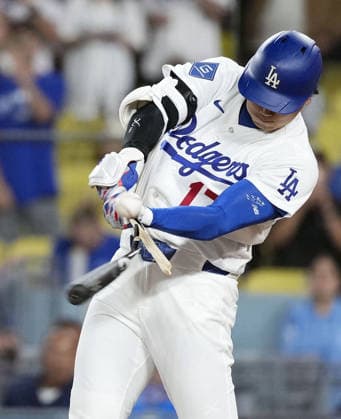 Sport Bilder des Tages #2 Baseball: Rockies vs. Dodgers Los Angeles Dodgers designated hitter Shohei Ohtani breaks his bat and pops out in the ninth inning of a baseball game against the Colorado Rockies at Dodger Stadium in Los Angeles on July 7, 2026.  A14AA0005622210P