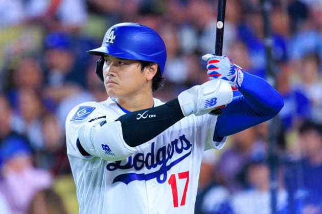 July 7, 2026, Los Angeles, California, USA: Shohei Ohtani 17 of the Los Angeles Dodgers gets ready to bat during a regular season MLB, Baseball Herren, USA game against the Colorado Rockies on Tuesday, July 7, 2026, at Dodger Stadium in Los Angeles, California. Ohtani hit his 300th home run in the first inning. The Dodgers lost to the Rockies, 3-4. JAVIER ROJAS PI Dodgers Lose To Rockies, 3-4  - ZUMAp124 20260707_zaa_p124_043 Copyright: xJavierxRojasx