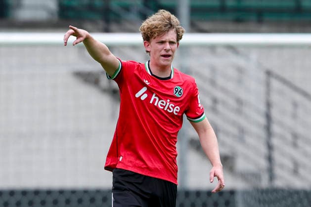 Joschua Siewert (Hannover 96) gestikuliert, Friendly match, Hannover 96 v 1. FC Phoenix Luebeck, Eilenriedestadion am 07. July 2026 in Hannover, Deutschland. (Foto von Marco Steinbrenner DeFodi Images) Joschua Siewert (Hannover 96) gestures, Friendly match, Hannover 96 v 1. FC Phoenix Luebeck, , July 7, 2026 in Hanover, Germany. (Photo by Marco Steinbrenner DeFodi Images) - *** Joschua Siewert of Hannover 96 gestures, Friendly match, Hannover 96 vs. 1 FC Phoenix Lübeck, Eilenriedestadion on July 7, 2026, in Hanover, Germany. Photo by Marco Steinbrenner, DeFodi Images. Joschua Siewert of Hannover 96 gestures, Friendly match, Hannover 96 vs. 1 FC Phoenix Lübeck, July 7, 2026, in Hanover, Germany. Photo by Marco Steinbrenner, DeFodi Images