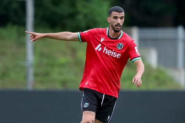 Waniss Taibi (Hannover 96) gestikuliert, Friendly match, Hannover 96 v 1. FC Phoenix Luebeck, Eilenriedestadion am 07. July 2026 in Hannover, Deutschland. (Foto von Marco Steinbrenner DeFodi Images) Waniss Taibi (Hannover 96) gestures, Friendly match, Hannover 96 v 1. FC Phoenix Luebeck, , July 7, 2026 in Hanover, Germany. (Photo by Marco Steinbrenner DeFodi Images) - *** Waniss Taibi of Hannover 96 gestures, Friendly match, Hannover 96 vs. 1 FC Phoenix Lübeck, Eilenriedestadion on July 7, 2026, in Hanover, Germany. Photo by Marco Steinbrenner, DeFodi Images. Waniss Taibi of Hannover 96 gestures, Friendly match, Hannover 96 vs. 1 FC Phoenix Lübeck, July 7, 2026, in Hanover, Germany. Photo by Marco Steinbrenner, DeFodi Images