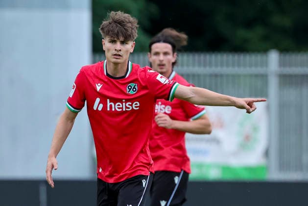 Alexander Vogel (Hannover 96) gestikuliert, Friendly match, Hannover 96 v 1. FC Phoenix Luebeck, Eilenriedestadion am 07. July 2026 in Hannover, Deutschland. (Foto von Marco Steinbrenner DeFodi Images) Alexander Vogel (Hannover 96) gestures, Friendly match, Hannover 96 v 1. FC Phoenix Luebeck, , July 7, 2026 in Hanover, Germany. (Photo by Marco Steinbrenner DeFodi Images) - *** Alexander Vogel of Hannover 96 gestures, Friendly match, Hannover 96 vs. 1 FC Phoenix Lübeck, Eilenriedestadion on July 7, 2026, in Hanover, Germany. Photo by Marco Steinbrenner, DeFodi Images. Alexander Vogel of Hannover 96 gestures, Friendly match, Hannover 96 vs. 1 FC Phoenix Lübeck, July 7, 2026, in Hanover, Germany. Photo by Marco Steinbrenner, DeFodi Images