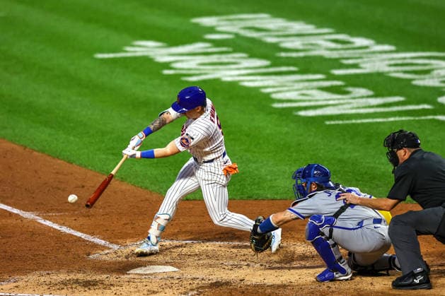 MLB, Baseball Herren, USA Kansas City Royals Vs. New York Mets New York Mets player A.J. Ewing 9 singles during the fourth inning of a baseball game against the Kansas City Royals at Citi Field in Corona, New York, on July 7, 2026. New York City New York United States  Copyright: xGordonxDonovanx originalFilename:donovan-mlbkansa260707_npFJW.jpg