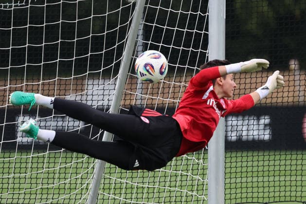 2026.07.08 xjfx Trainingsauftakt 1.Bundesliga Team Eintracht Frankfurt Frauen v.l., goalkeeper Lina Altenburg (Eintracht Frankfurt) in aktion, in action, (DFL DFB REGULATIONS PROHIBIT ANY USE OF PHOTOGRAPHS as IMAGE SEQUENCES and or QUASI-VIDEO) *** July 8, 2026 xjfx Training Kickoff 1 Bundesliga Team Eintracht Frankfurt Women v l, goalkeeper Lina Altenburg Eintracht Frankfurt in action, DFL and DFB regulations prohibit any use of photographs as image sequences and or quasi-video Copyright: HMBxMedia JoaquimxFerreira