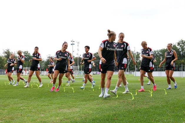 2026.07.08 xjfx Trainingsauftakt 1.Bundesliga Team Eintracht Frankfurt Frauen v.l., Trainingseinheit am Deutsche Bank Park des Frauen Teams der Eintracht Frankfurt (DFL DFB REGULATIONS PROHIBIT ANY USE OF PHOTOGRAPHS as IMAGE SEQUENCES and or QUASI-VIDEO) *** July 8, 2026 xjfx Start of Training 1 Bundesliga Team Eintracht Frankfurt Women v l, Training session at Deutsche Bank Park for the Eintracht Frankfurt women s team. DFL and DFB regulations prohibit any use of photographs as image sequences and or quasi-video. Copyright: HMBxMedia JoaquimxFerreira