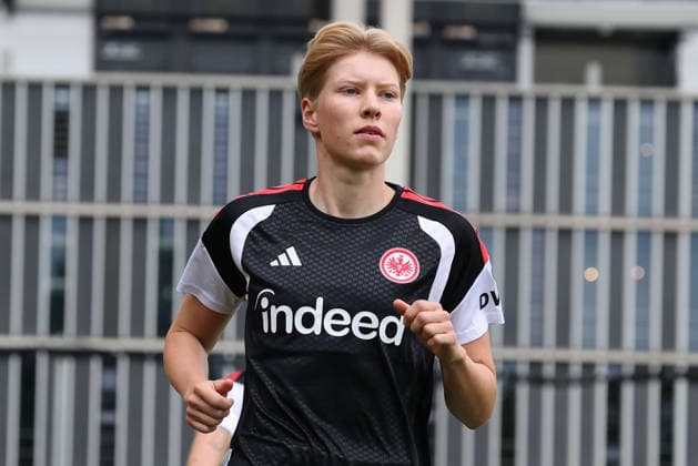 2026.07.08 xjfx Trainingsauftakt 1.Bundesliga Team Eintracht Frankfurt Frauen v.l., Paulina Krumbiegel (Eintracht Frankfurt), Trainingseinheit am Deutsche Bank Park des Frauen Teams der Eintracht Frankfurt (DFL DFB REGULATIONS PROHIBIT ANY USE OF PHOTOGRAPHS as IMAGE SEQUENCES and or QUASI-VIDEO) *** July 8, 2026 xjfx Start of Training for Eintracht Frankfurt Women s Bundesliga Team, Paulina Krumbiegel, Eintracht Frankfurt, training session at Deutsche Bank Park for the Eintracht Frankfurt women’s team. DFL and DFB regulations prohibit any use of photographs as image sequences and or quasi-video. Copyright: HMBxMedia JoaquimxFerreira