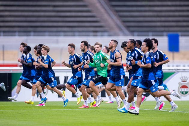 08.07.2026, Fussball, Training des FC Schalke 04. Die Spieler des S04 sprinten. Gelsenkirchen Trainingsgelände FC Schalke 04 NRW Deutschland xRHR-FOTO YYx *** July 8, 2026, Soccer, FC Schalke 04 practice. S04 players sprinting at the FC Schalke 04 training facility in Gelsenkirchen, North Rhine-Westphalia, Germany xRHR PHOTO YYx Copyright: RHR-FOTOx RHR-FOTO YY