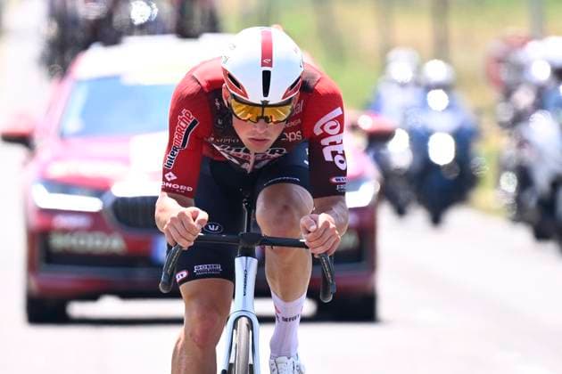 Tour de France 2026 Stage 5 PAU, FRANCE - JULY 08 : Veistroffer Baptiste (FRA) of Lotto - Intermarche during stage 5 of the 113rd edition of Tour de France an UCI World Tour 2.UWT cycling road race stage for Men Elite of 158 km with start in Lannemezan and finish in Pau on July 8, 2026 in Pau, France, 08 07 2026 ( Motordriver Kurt Vandenborre - Pau France  Copyright: xTomasxSiskx