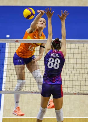 Women™s Volleyball Nations League - Belgrade 2026 Netherlands Nicole Van De Vosse spikes the ball against France s Amelie Rotar during the Women™s Volleyball Nations League Pool 7 match between France v Netherlands at Belgrade Arena on July 08, 2026 in Belgrade, Serbia. Belgrade Serbia Copyright: xSrdjanxStevanovicx x