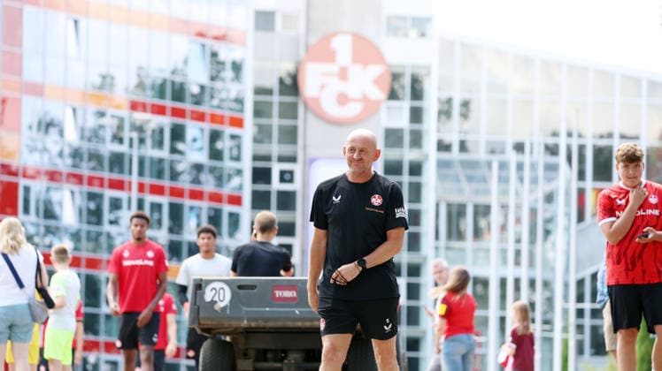 08.07.2026, xrekx, Fussball 2.Bundesliga, 1.FC Kaiserslautern - Training v.l. Torsten Lieberknecht Trainer (1.FC Kaiserslautern) (DFL DFB REGULATIONS PROHIBIT ANY USE OF PHOTOGRAPHS as IMAGE SEQUENCES and or QUASI-VIDEO) Kaiserslautern *** July 8, 2026, xrekx, Soccer 2. Bundesliga, 1 FC Kaiserslautern Training: Torsten Lieberknecht, Coach of 1 FC Kaiserslautern. DFL and DFB regulations prohibit any use of photographs as image sequences and or quasi-video. Kaiserslautern