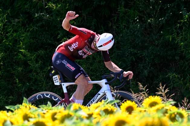 Tour de France 2026 Stage 5 PAU, FRANCE - JULY 08 : Veistroffer Baptiste (FRA) of Lotto - Intermarche during stage 5 of the 113rd edition of Tour de France an UCI World Tour 2.UWT cycling road race stage for Men Elite of 158 km with start in Lannemezan and finish in Pau on July 8, 2026 in Pau, France, 08 07 2026 ( Motordriver Kurt Vandenborre - Pau France  Copyright: xTomasxSiskx