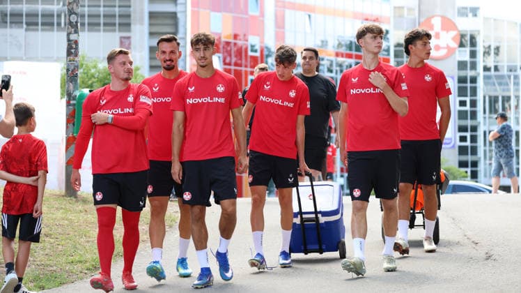 08.07.2026, xrekx, Fussball 2.Bundesliga, 1.FC Kaiserslautern - Training v.l. Marlon Ritter (1.FC Kaiserslautern) Mergim Berisha (1.FC Kaiserslautern) Erik Müller Mueller (1.FC Kaiserslautern) Owen Gibs (1.FC Kaiserslautern) Kian Scheer (1.FC Kaiserslautern) Dion Hofmeister (1.FC Kaiserslautern) (DFL DFB REGULATIONS PROHIBIT ANY USE OF PHOTOGRAPHS as IMAGE SEQUENCES and or QUASI-VIDEO) Kaiserslautern *** July 8, 2026, xrekx, Soccer 2. Bundesliga, 1 FC Kaiserslautern Training: Marlon Ritter, 1 FC Kaiserslautern Mergim Berisha, 1 FC Kaiserslautern Erik Müller, 1 FC Kaiserslautern Owen Gibs, 1 FC Kaiserslautern Kian Scheer, 1 FC Kaiserslautern Dion Hofmeister, 1 FC Kaiserslautern DFL DFB REGULATIONS PROHIBIT ANY USE OF PHOTOGRAPHS AS IMAGE SEQUENCES AND OR QUASI-VIDEO Kaiserslautern