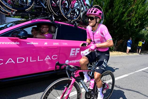 Tour de France 2026 Stage 5 PAU, FRANCE - JULY 08 : Carapaz Richard (ECU) of EF Education - Easypost at the team car during stage 5 of the 113rd edition of Tour de France an UCI World Tour 2.UWT cycling road race stage for Men Elite of 158 km with start in Lannemezan and finish in Pau on July 8, 2026 in Pau, France, 08 07 2026 ( Motordriver Kurt Vandenborre - Pau France  Copyright: xTomasxSiskx