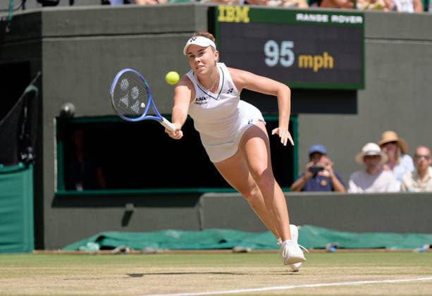 2026 Wimbledon, July 08, Quarterfinal LONDON, - JULY 8: Linda Noskova of the Czech Republic plays a shot against Elise Mertens of Belgium during the 2026 Wimbledon, July 08, Quarterfinal at The all England club, Wimbledon on July 8, 2026 in London, GBR. London The all England club, Wimbledon GBR Copyright: xPeterxvanxdenxBerg ISIxPhotosx 9471