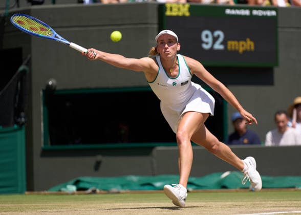 2026 Wimbledon, July 08, Quarterfinal LONDON, - JULY 8: Elise Mertens of Belgium plays a shot against Linda Noskova of the Czech Republic during the 2026 Wimbledon, July 08, Quarterfinal at The all England club, Wimbledon on July 8, 2026 in London, GBR. London The all England club, Wimbledon GBR Copyright: xPeterxvanxdenxBerg ISIxPhotosx 9471