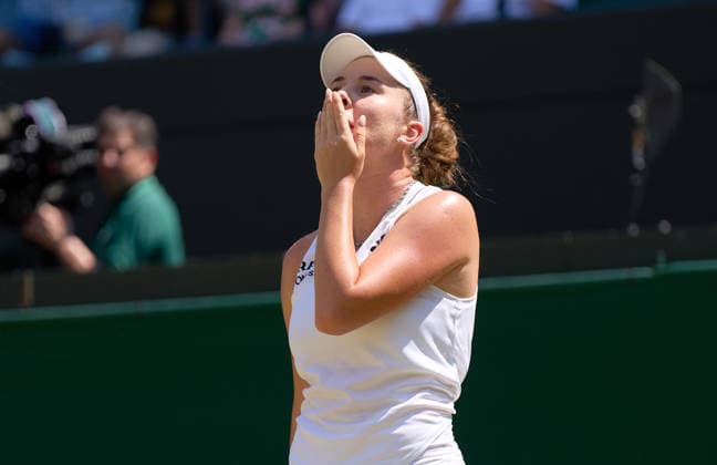 2026 Wimbledon, July 08, Quarterfinal LONDON, - JULY 8: Linda Noskova of the Czech Republic reacts against Elise Mertens of Belgium during the 2026 Wimbledon, July 08, Quarterfinal at The all England club, Wimbledon on July 8, 2026 in London, GBR. London The all England club, Wimbledon GBR Copyright: xPeterxvanxdenxBerg ISIxPhotosx 9471