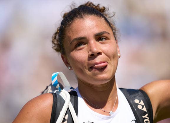 2026 Wimbledon, July 08, Quarterfinal LONDON, - JULY 8: Jasmine Paolini of Italy reacts as she leaves the court after playing against Marta Kostyuk of Ukraine during the 2026 Wimbledon, July 08, Quarterfinal at The all England club, Wimbledon on July 8, 2026 in London, GBR. London The all England club, Wimbledon GBR Copyright: xPeterxvanxdenxBerg ISIxPhotosx 9471