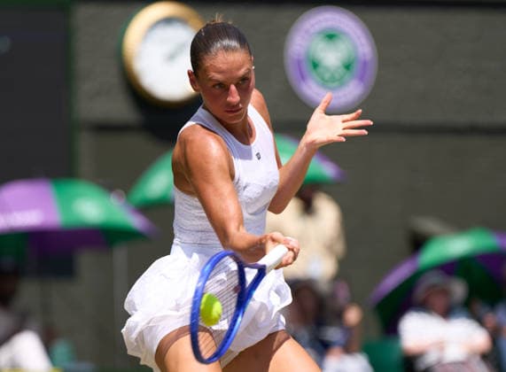 2026 Wimbledon, July 08, Quarterfinal LONDON, - JULY 8: Marta Kostyuk of Ukraine plays a shot against Jasmine Paolini of Italy during the 2026 Wimbledon, July 08, Quarterfinal at The all England club, Wimbledon on July 8, 2026 in London, GBR. London The all England club, Wimbledon GBR Copyright: xPeterxvanxdenxBerg ISIxPhotosx 9471