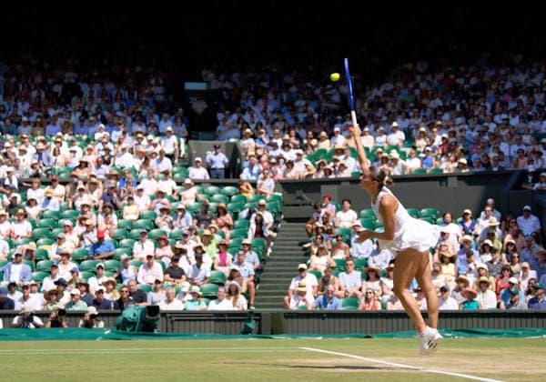 2026 Wimbledon, July 08, Quarterfinal LONDON, - JULY 8: Marta Kostyuk of Ukraine serves the ball against Jasmine Paolini of Italy during the 2026 Wimbledon, July 08, Quarterfinal at The all England club, Wimbledon on July 8, 2026 in London, GBR. London The all England club, Wimbledon GBR Copyright: xPeterxvanxdenxBerg ISIxPhotosx 9471