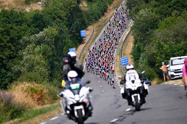 Tour de France 2026 Stage 5 PAU, FRANCE - JULY 08 : illustration picture peloton during stage 5 of the 113rd edition of Tour de France an UCI World Tour 2.UWT cycling road race stage for Men Elite of 158 km with start in Lannemezan and finish in Pau on July 8, 2026 in Pau, France, 08 07 2026 ( Motordriver Kurt Vandenborre - Pau France  Copyright: xTomasxSiskx