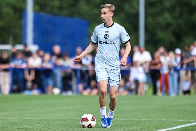 2026.07.08, xkwix, Fußball, Testspiel, DSC Arminia Bielefeld - FC Gütersloh, Trainingsgelände des DSC Arminia Bielefeld, Saison 2026 2027: Sam Schreck (Arminia Bielefeld 8) DFB regulations prohibit any use of photographs as image sequences and or quasi-video. Photo: xKamilxWilkowskixPressefotoKochx Nordrhein-Westfalen Deutschland *** July 8, 2026, xkwix, soccer, friendly match, DSC Arminia Bielefeld vs. FC Gütersloh, DSC Arminia Bielefeld training facility, 2026–2027 season, Sam Schreck, Arminia Bielefeld 8. DFB regulations prohibit any use of photographs as image sequences and or quasi-video. Photo: xKamilxWilkowskixPressefotoKochx, North Rhine-Westphalia, Germany
