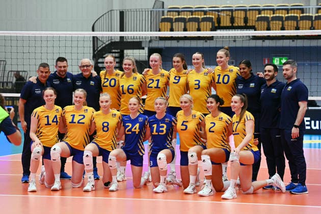 ÖREBRO, SVERIGE 20260708 Sverige tar en gruppbild under onsdagens finalmatch 1:2 i European League i volleyboll mellan Sverige och Slovenien i Örebro. ÖREBRO SVERIGE x62610x *** ÖREBRO, SWEDEN 20260708 Sweden takes a group photo during Wednesday s European Volleyball League final match 1 2 between Sweden and Slovenia in Örebro ÖREBRO SWEDEN x62610x  Copyright: xAnnaxHallams TTx VOLLEYBOLL EUROPEAN LEAGUE FINAL DAM