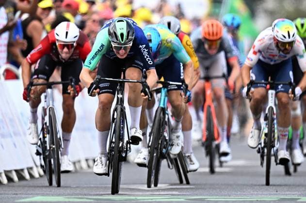 Dutch Olav Kooij of Decathlon CMA CGM Team (C) sprints to the finish to win stage 5 of the 2026 Tour de France cycling race, a stage of 158km from Lannemezan to Pau, on Wednesday 08 July 2026. The 113th edition of the Tour de France starts on Saturday 4 July in Barcelona, Spain, and will finish in Paris, France on the 26th of July. JASPERxJACOBS  x180728375x