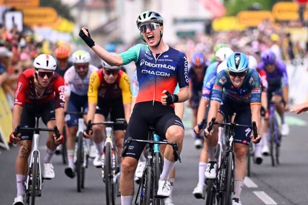 Tour de France 2026 Stage 5 PAU, FRANCE - JULY 08 : Kooij Olav (NED) of Decathlon CMA CGM Team wins, third place for Merlier Tim (BEL) of Soudal Quick-Step during stage 5 of the 113rd edition of Tour de France an UCI World Tour 2.UWT cycling road race stage for Men Elite of 158 km with start in Lannemezan and finish in Pau on July 8, 2026 in Pau, France, 08 07 2026 Pau France  Copyright: xTomasxSiskx