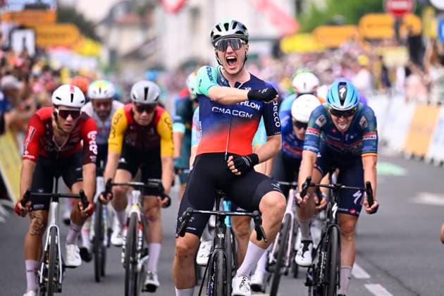 Tour de France 2026 Stage 5 PAU, FRANCE - JULY 08 : Kooij Olav (NED) of Decathlon CMA CGM Team wins, third place for Merlier Tim (BEL) of Soudal Quick-Step during stage 5 of the 113rd edition of Tour de France an UCI World Tour 2.UWT cycling road race stage for Men Elite of 158 km with start in Lannemezan and finish in Pau on July 8, 2026 in Pau, France, 08 07 2026 Pau France  Copyright: xTomasxSiskx