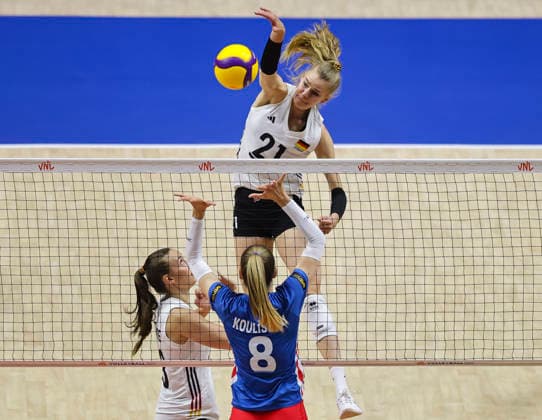 WomenÕs Volleyball Nations League - Belgrade 2026 Germany s Camilla Weitzel spikes the ball against Czech Republic s Ela Koulisiani during the WomenÕs Volleyball Nations League Pool 7 match between France v Netherlands at Belgrade Arena on July 08, 2026 in Belgrade, Serbia. Belgrade Serbia Copyright: xSrdjanxStevanovicx x