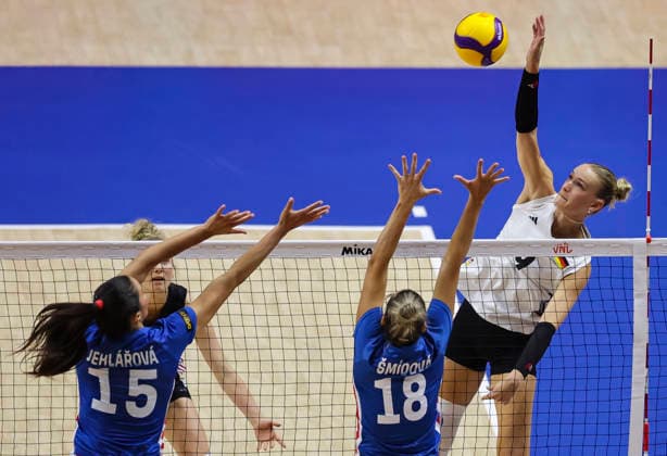 WomenÕs Volleyball Nations League - Belgrade 2026 Germany s Lina Alsmeier spikes the ball against Czech Republic s Pavla Smidova and Czech Republic s Magdalena Jehlarova during the WomenÕs Volleyball Nations League Pool 7 match between France v Netherlands at Belgrade Arena on July 08, 2026 in Belgrade, Serbia. Belgrade Serbia Copyright: xSrdjanxStevanovicx x