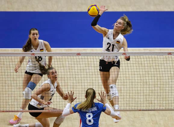 WomenÕs Volleyball Nations League - Belgrade 2026 Germany s Camilla Weitzel spikes the ball against Czech Republic s Ela Koulisiani during the WomenÕs Volleyball Nations League Pool 7 match between France v Netherlands at Belgrade Arena on July 08, 2026 in Belgrade, Serbia. Belgrade Serbia Copyright: xSrdjanxStevanovicx x