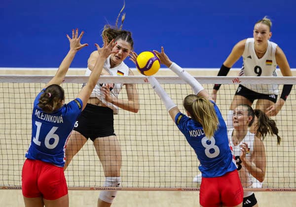 Women™s Volleyball Nations League - Belgrade 2026 Germany s Anastasia Cekulaev spikes the ball against Czech Republic s Michaela Mlejnkova and Czech Republic s Ela Koulisiani during the Women™s Volleyball Nations League Pool 7 match between France v Netherlands at Belgrade Arena on July 08, 2026 in Belgrade, Serbia. Belgrade Serbia Copyright: xSrdjanxStevanovicx x