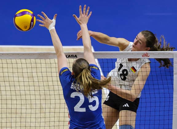 WomenÕs Volleyball Nations League - Belgrade 2026 Germany s Leana Grozer spikes the ball against Czech Republic s Monika Brancuska during the WomenÕs Volleyball Nations League Pool 7 match between France v Netherlands at Belgrade Arena on July 08, 2026 in Belgrade, Serbia. Belgrade Serbia Copyright: xSrdjanxStevanovicx x