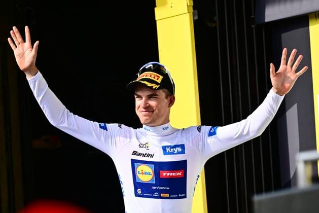 Tour de France 2026 Stage 5 PAU, FRANCE - JULY 08 : Vacek Mathias (CZE) of Lidl - Trek pictured with the white jersey during the podium ceremony of stage 5 of the 113rd edition of Tour de France an UCI World Tour 2.UWT cycling road race stage for Men Elite of 158 km with start in Lannemezan and finish in Pau on July 8, 2026 in Pau, France, 08 07 2026 Pau France  Copyright: xPeterxDexVoechtx