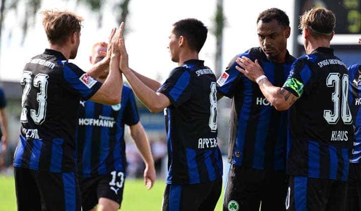 08.07.2026 - Fussball - Saison 2026 2027 - Testspiel Freundschaftsspiel Vorbereitungsspiel - SC Eltersdorf ( SCE Quecken ) - SpVgg Greuther Fürth ( Kleeblatt ) - - Sportfoto Zink - xwoxzix - regulations prohibit any use of photographs as image sequences and or quasi-video - only for editorial use - Torjubel Jubel Freude nach Treffer Tor Torschuß zum 0:1 durch Shinta Appelkamp (8, SpVgg Greuther Fürth ) *** July 8, 2026 Soccer Season 2026–2027 Exhibition Match Friendly Match Preseason Match SC Eltersdorf SCE Quecken SpVgg Greuther Fürth Kleeblatt Sports Photo Zink xwoxzix Regulations prohibit any use of photographs as image sequences and or quasi-video; for editorial use only for editorial use Goal celebration Cheering Joy after a goal Goal Shot on goal for the 0–1 by Shinta Appelkamp 8, SpVgg Greuther Fürth