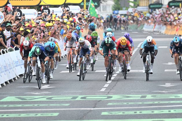 08-07-2026 Tour De France; Tappa 05 Lannemezan - Pau; 2026, Decathlon - Cma Cgm; 2026, Lidl - Trek; 2026, Nsn; Kooij, Olav; Pedersen, Mads; Gyrmai Hailu, Biniam; Pau; 