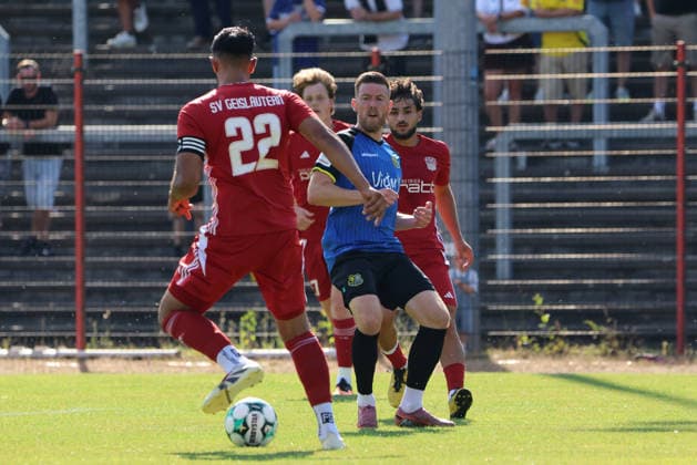 08.07.2026, Fussball, Herren, Saison 2026 2027, Testspiel, Freundschaftsspiel, SV Geislautern - 1. FC Saarbrücken, Christian Kühlwetter (1. FC Saarbrücken), Sampres Singh (SV Geislautern) Völklingen Hermann-Neuberger-Stadion Saarland Deutschland (DEU) *** July 8, 2026, Soccer, Men s, 2026–2027 season, Exhibition match, Friendly match, SV Geislautern vs. 1. FC Saarbrücken, Christian Kühlwetter (1. FC Saarbrücken), Sampres Singh (SV Geislautern), Hermann Neuberger Stadium, Völklingen, Saarland, Germany (DEU) Copyright: xSebastianxBachx
