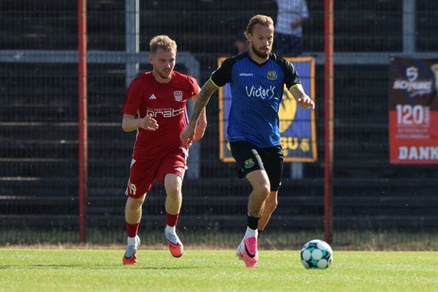 08.07.2026, Fussball, Herren, Saison 2026 2027, Testspiel, Freundschaftsspiel, SV Geislautern - 1. FC Saarbrücken, Niko Bretschneider (1. FC Saarbrücken), Nicklas Kassel (SV Geislautern) Völklingen Hermann-Neuberger-Stadion Saarland Deutschland (DEU) *** July 8, 2026, Soccer, Men s, 2026–2027 season, Exhibition match, Friendly match, SV Geislautern vs. 1. FC Saarbrücken, Niko Bretschneider (1. FC Saarbrücken), Nicklas Kassel (SV Geislautern), Hermann Neuberger Stadium, Völklingen, Saarland, Germany (DEU) Copyright: xSebastianxBachx
