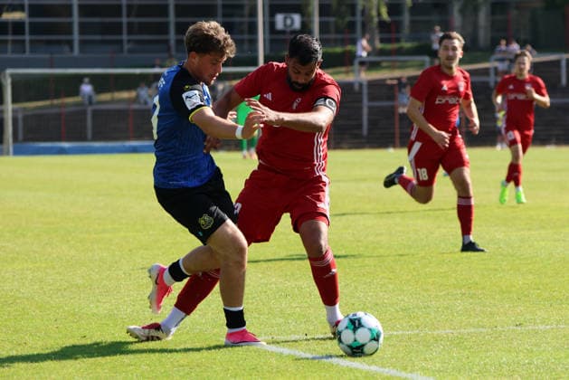 08.07.2026, Fussball, Herren, Saison 2026 2027, Testspiel, Freundschaftsspiel, SV Geislautern - 1. FC Saarbrücken, Alexander Staff (1. FC Saarbrücken), Sampres Singh (SV Geislautern) Völklingen Hermann-Neuberger-Stadion Saarland Deutschland (DEU) *** July 8, 2026, Soccer, Men s, 2026–2027 season, Exhibition match, Friendly match, SV Geislautern vs. 1. FC Saarbrücken, Alexander Staff (1. FC Saarbrücken), Sampres Singh (SV Geislautern), Hermann Neuberger Stadium, Völklingen, Saarland, Germany (DEU) Copyright: xSebastianxBachx