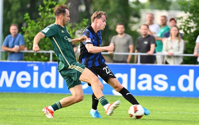 08.07.2026 - Fussball - Saison 2026 2027 - Testspiel Freundschaftsspiel Vorbereitungsspiel - SC Eltersdorf ( SCE Quecken ) - SpVgg Greuther Fürth ( Kleeblatt ) - - Sportfoto Zink - xwoxzix - regulations prohibit any use of photographs as image sequences and or quasi-video - only for editorial use - Robin Renner (27, SC Eltersdorf ) Gian Luca Gian-Luca Itter (27, SpVgg Greuther Fürth ) *** July 8, 2026 Soccer Season 2026–2027 Exhibition Match Friendly Match Preseason Match SC Eltersdorf SCE Quecken SpVgg Greuther Fürth Kleeblatt Sports Photo Zink xwoxzix Regulations prohibit any use of photographs as image sequences and or quasi-video; for editorial use only for editorial use only Robin Renner, 27, SC Eltersdorf Gian Luca Gian Luca Itter, 27, SpVgg Greuther Fürth