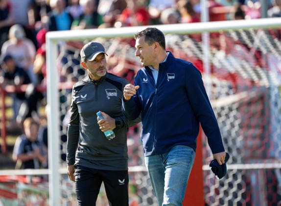 Fußball, Herren, Testspiel, Saison 2026 2027, SV Lichtenberg 47 - Hertha BSC, v. l. Trainer Stefan Leitl (Hertha BSC), Sportdirektor Benjamin Weber (Hertha BSC), 08.07. 2026, *** Soccer, Men s, Friendly Match, 2026–2027 Season, SV Lichtenberg 47 vs. Hertha BSC, from left: Coach Stefan Leitl (Hertha BSC), Sports Director Benjamin Weber (Hertha BSC), July 8, 2026, Copyright: xSebastianxRäppold MatthiasxKochx