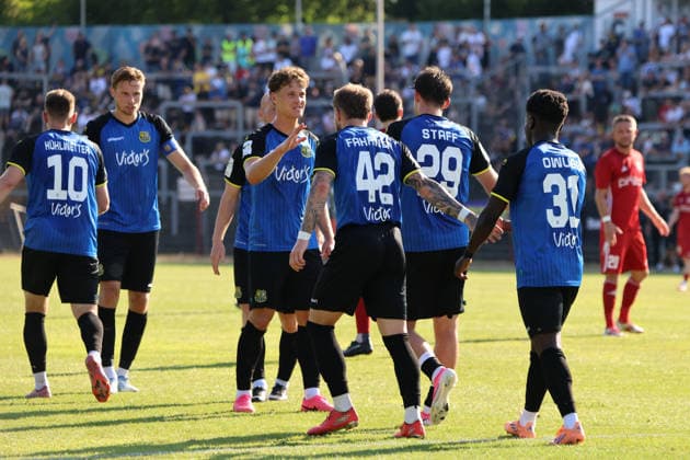 08.07.2026, Fussball, Herren, Saison 2026 2027, Testspiel, Freundschaftsspiel, SV Geislautern - 1. FC Saarbrücken, Torjubel zum 0:3, Torschütze: Alexander Staff (1. FC Saarbrücken) Völklingen Hermann-Neuberger-Stadion Saarland Deutschland (DEU) *** July 8, 2026, Soccer, Men s, 2026–2027 season, Exhibition match, Friendly match, SV Geislautern vs. 1. FC Saarbrücken, Goal celebration after the 0–3, Goal scorer Alexander Staff, 1. FC Saarbrücken, Hermann Neuberger Stadium, Völklingen, Saarland, Germany, DEU Copyright: xSebastianxBachx