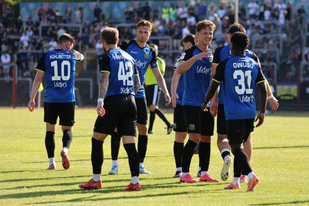 08.07.2026, Fussball, Herren, Saison 2026 2027, Testspiel, Freundschaftsspiel, SV Geislautern - 1. FC Saarbrücken, Torjubel zum 0:3, Torschütze: Alexander Staff (1. FC Saarbrücken) Völklingen Hermann-Neuberger-Stadion Saarland Deutschland (DEU) *** July 8, 2026, Soccer, Men s, 2026–2027 season, Exhibition match, Friendly match, SV Geislautern vs. 1. FC Saarbrücken, Goal celebration after the 0–3, Goal scorer Alexander Staff, 1. FC Saarbrücken, Hermann Neuberger Stadium, Völklingen, Saarland, Germany, DEU Copyright: xSebastianxBachx